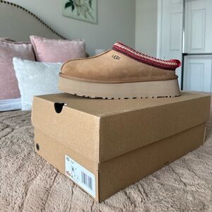 Size 8 Tazz Chestnut UGG Slipper Women’s Shoe